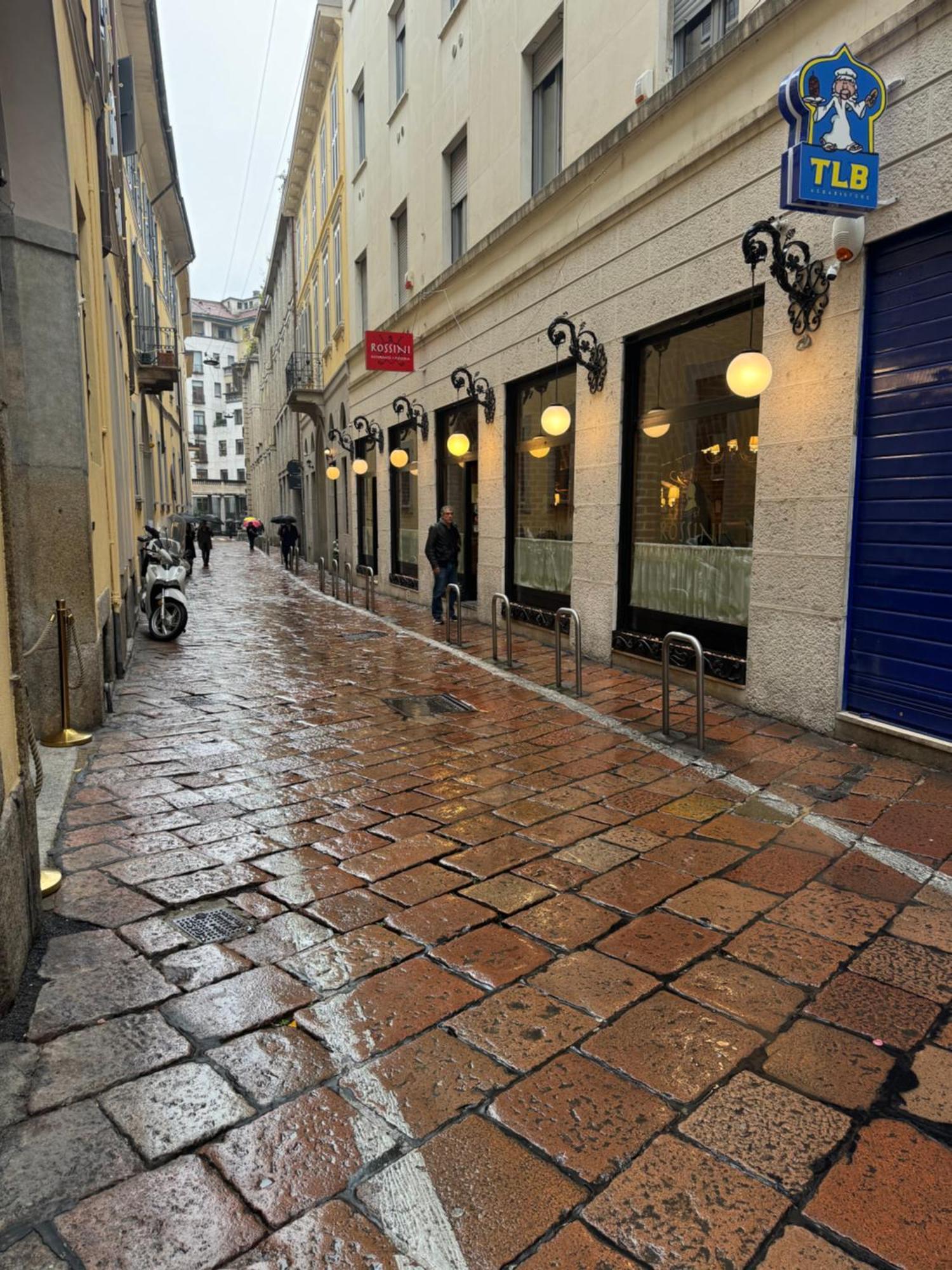 Free 30 Minutes Preemptive Cognitive Disconnect Therapy Price Location Real Duomo Palace Mini Suite Mailand Exterior foto