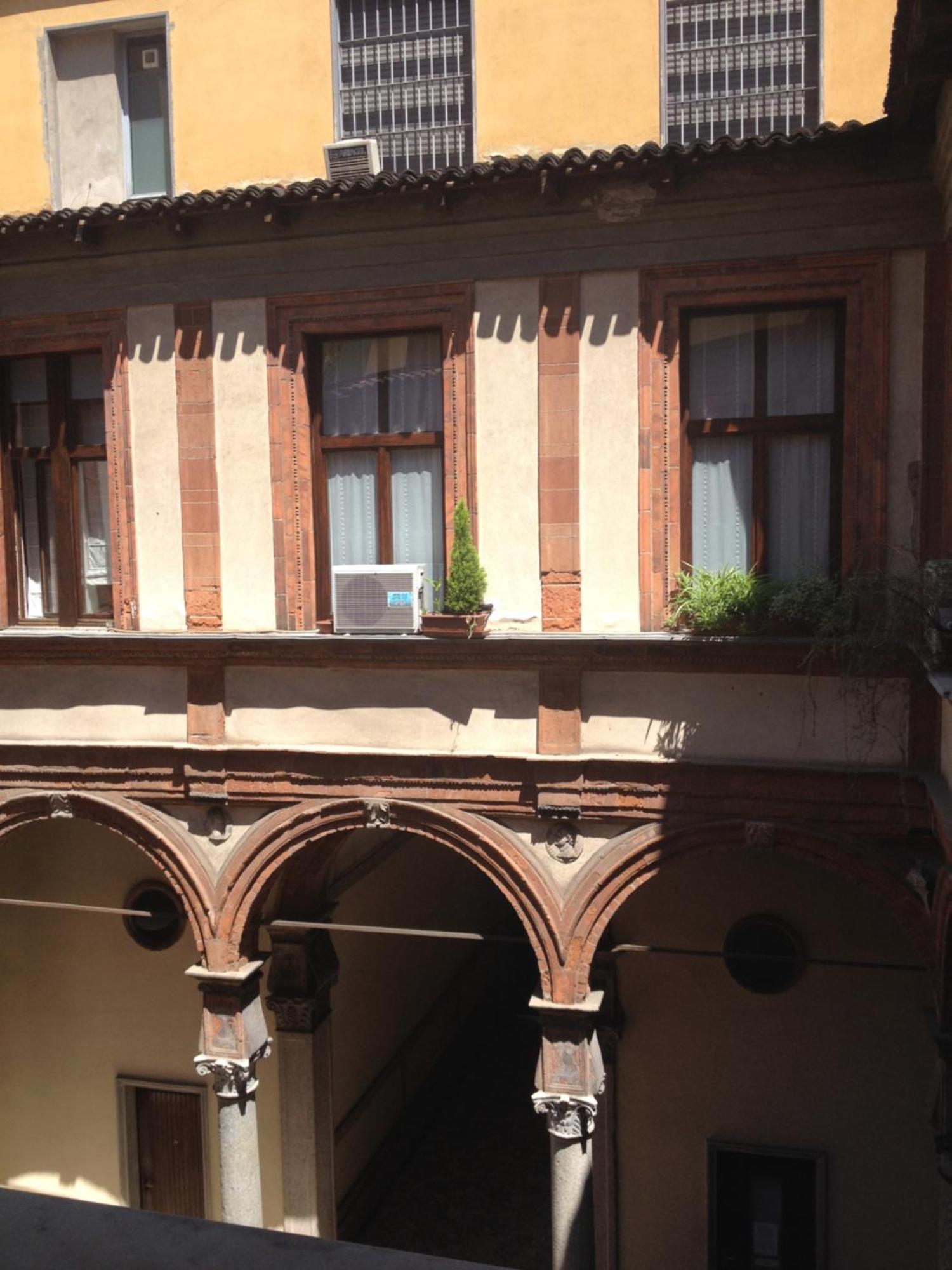 Free 30 Minutes Preemptive Cognitive Disconnect Therapy Price Location Real Duomo Palace Mini Suite Mailand Exterior foto